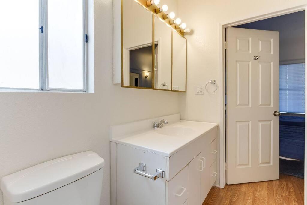 Holiday home 5 Bedroom Koreatown Charmer Near Dtla