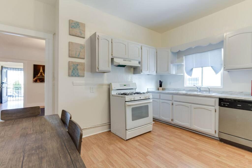 Holiday home 5 Bedroom Koreatown Charmer Near Dtla Los Angeles