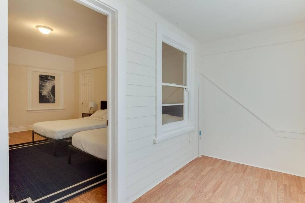 5 Bedroom Koreatown Charmer Near Dtla Los Angeles